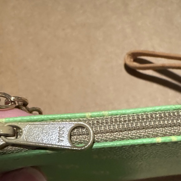 Dooney & Bourke Green Wristlet with Gold Accents Vintage - Picture 4 of 10